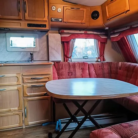 Santa's Winter Caravan-kabe Ametist Camping Rovaniemi