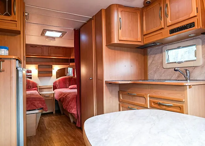 Santa's Winter Caravan-kabe Ametist